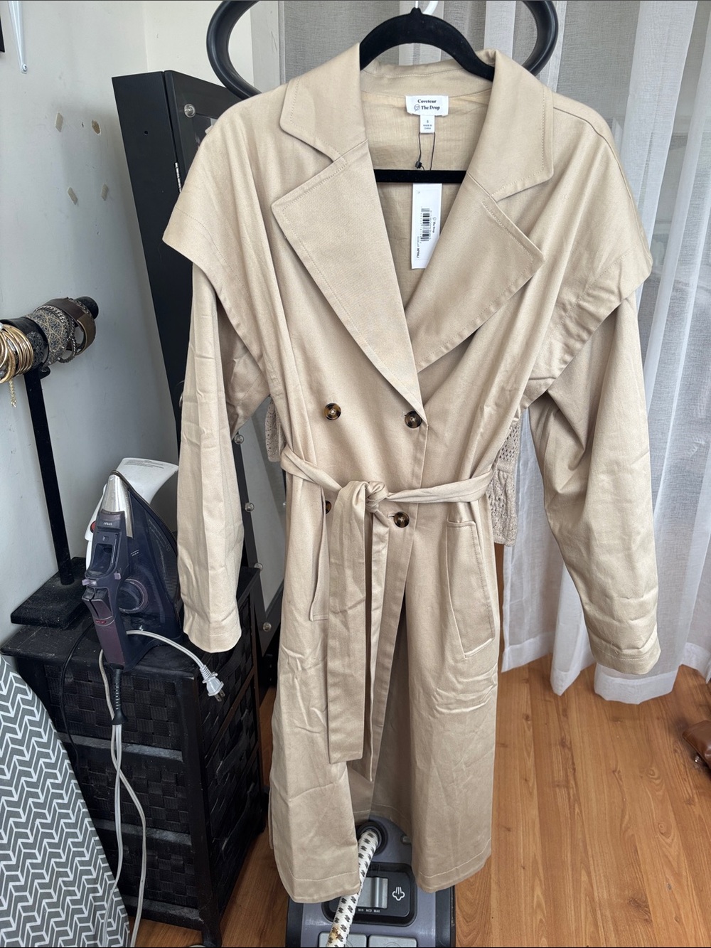 Coveteur The Drop Light Beige Double-Breasted Belted Trench